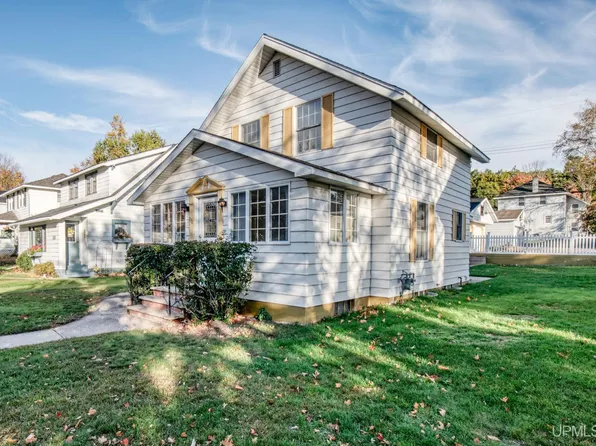 732 Cass Ave, Kingsford, MI 49802