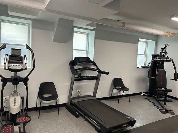 3rd image of 4700 N Racine Ave #108