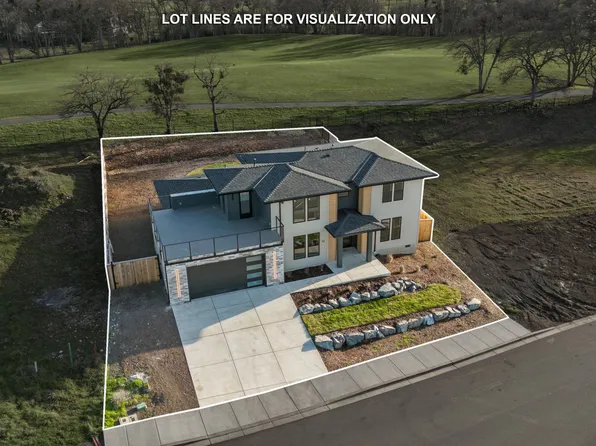 52 Woodlands Dr, Eagle Point, OR 97524