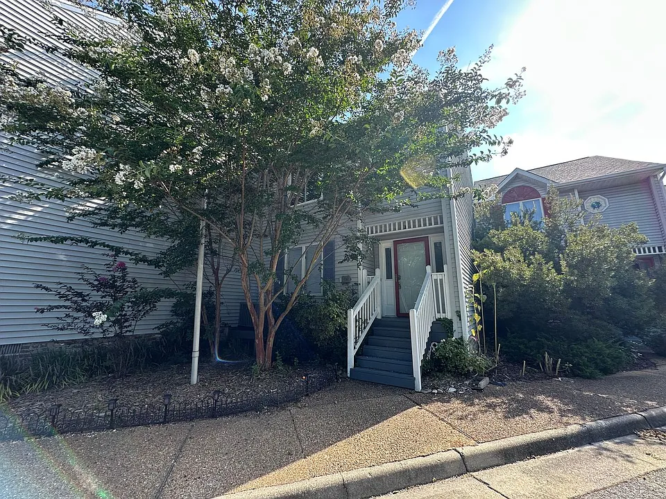 105 Scotts Point #103
