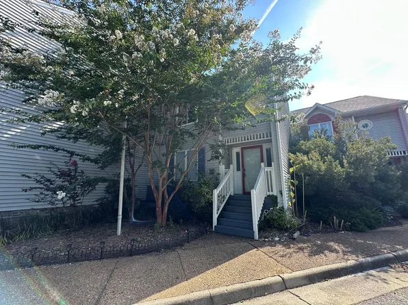 105 Scotts Point #103, Hampton, VA 23663