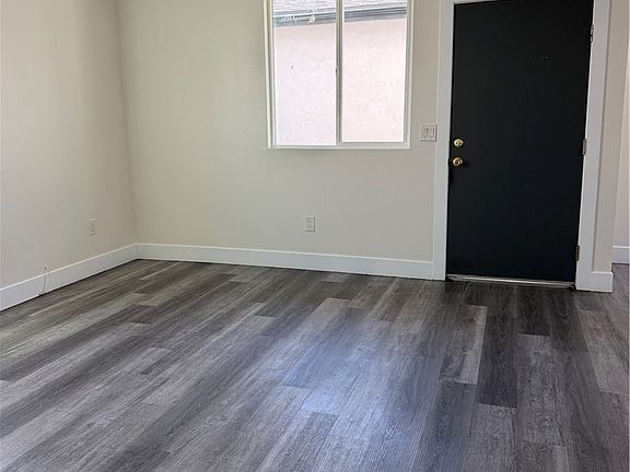 5th image of 1128 E 84th Pl #B
