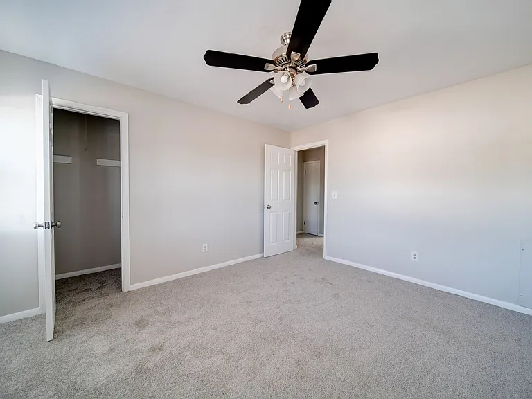2505 S Charles Blvd — Photo 34