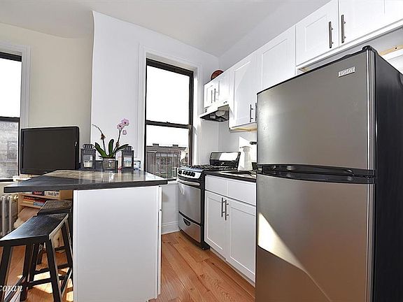 3rd image of 3018 43rd St APT 12
