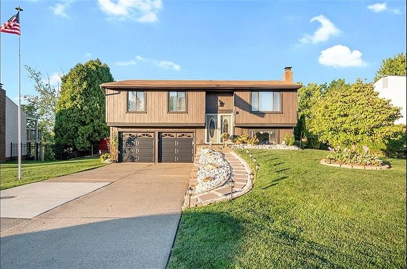 1st image of 110 Scottsdale Dr