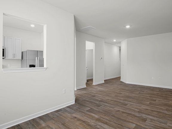 5th image of 159 Starlight St