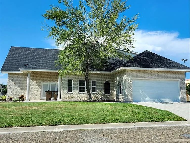 2914 Chateau St — Photo 1