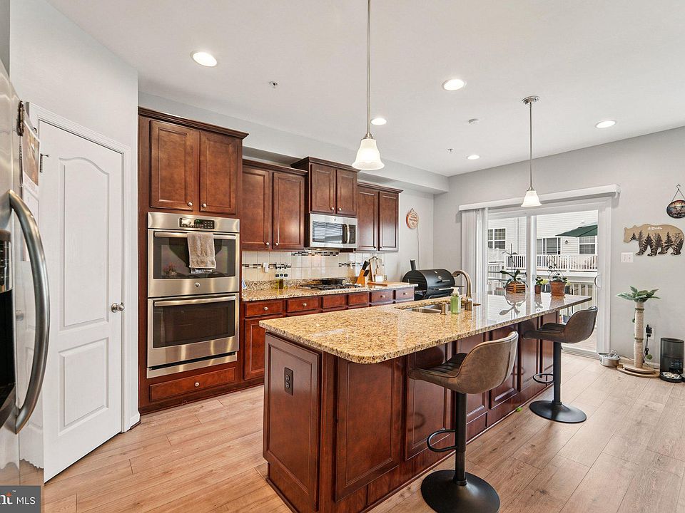 2nd image of 111 Tanglewood Manor Dr