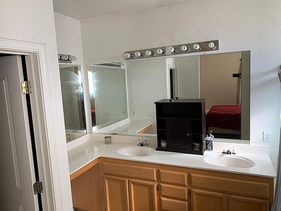 2nd image of 2866 Chateau Montelena Way