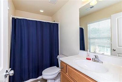 4th image of 9518 3rd Bay St #1