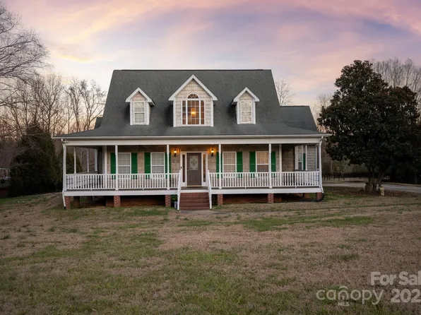 2400 Potter Downs Dr, Waxhaw, NC 28173