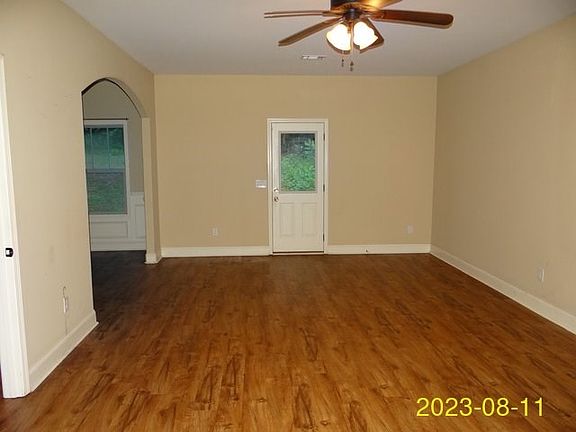 5th image of 743 Parkhill Dr