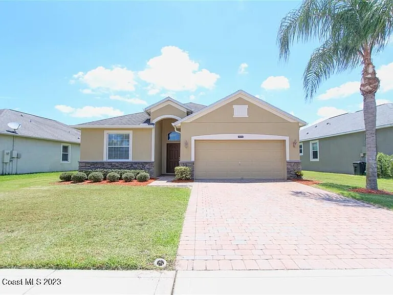 5834 Trieda Dr — Photo 2