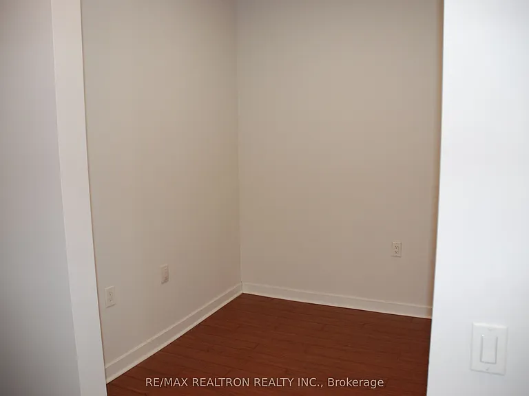 85 Bloor St E #913 — Photo 12