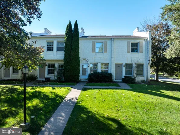1604 Blue Course Dr, State College, PA 16801