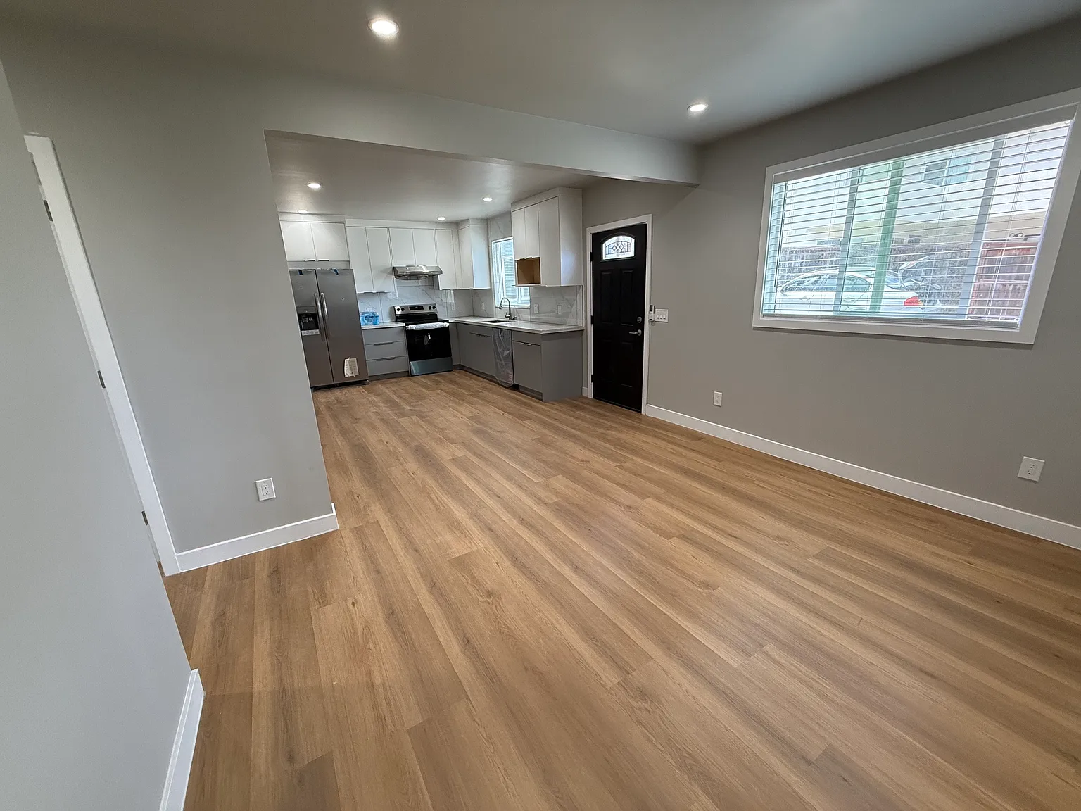 3 bed, 1200 sqft, $3,500 — Photo 2