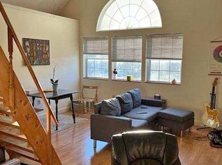 44 Belchertown Rd #3B, Amherst, MA 01002