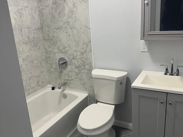 3748 Bayview Ave — Photo 12