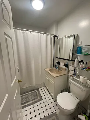 Rented by Weinstein Realty Group | media 29