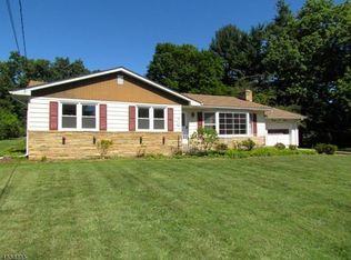 27 Meadow Ln, Flemington, NJ 08822