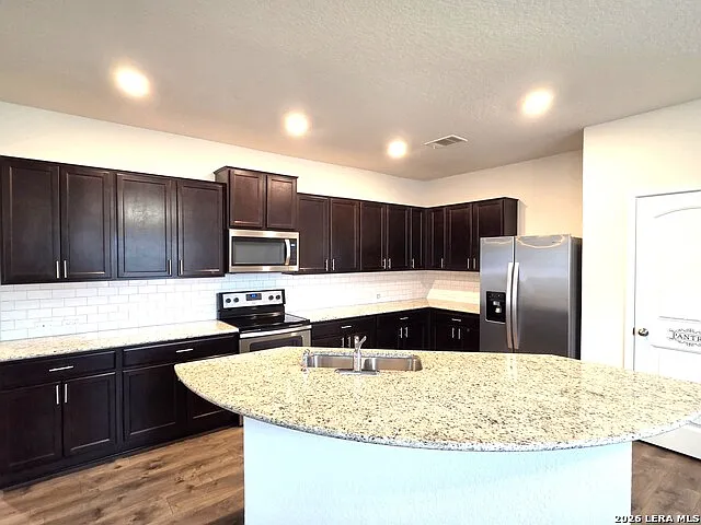 4 bed, 2.0 bath, 1888 sqft, $2,000 — Photo 2