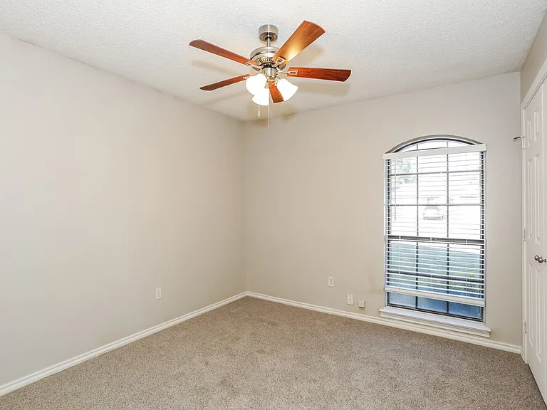 617 Parkview Dr — Photo 14