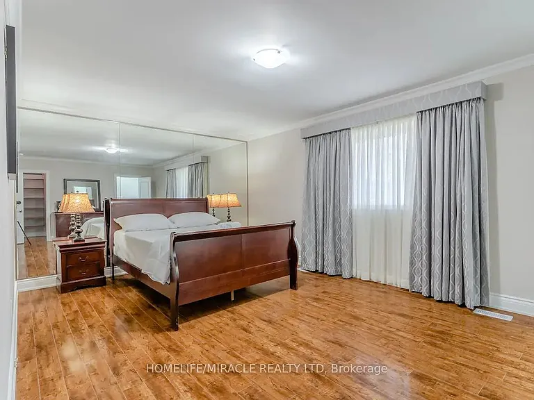 10690 Trafalgar Rd — Photo 8