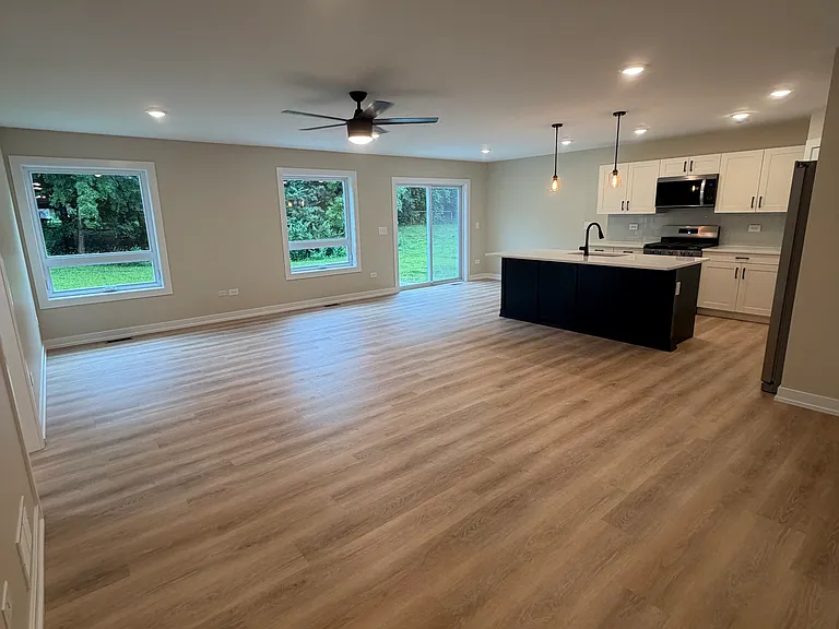 1609 Hillside Ln — Photo 6