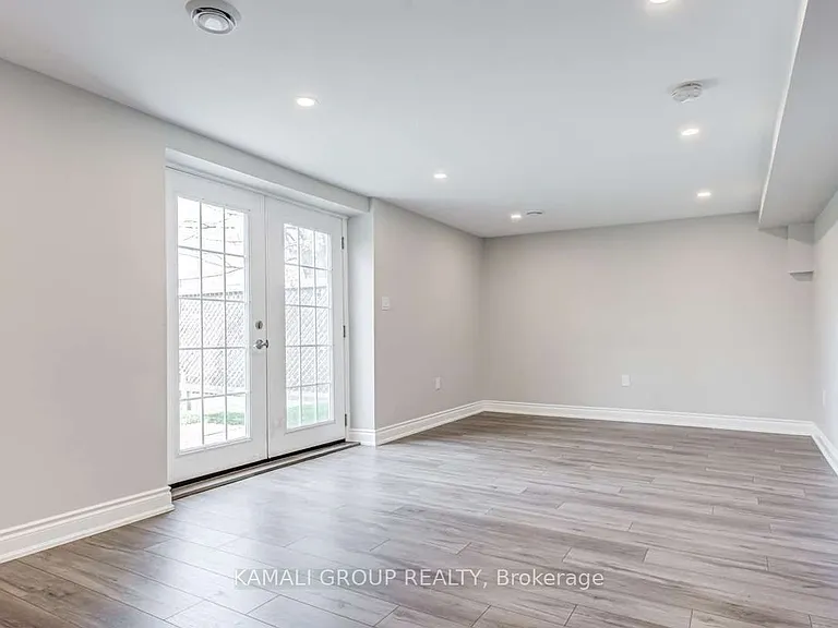580 Capilano Cres #BASEMENT — Photo 5