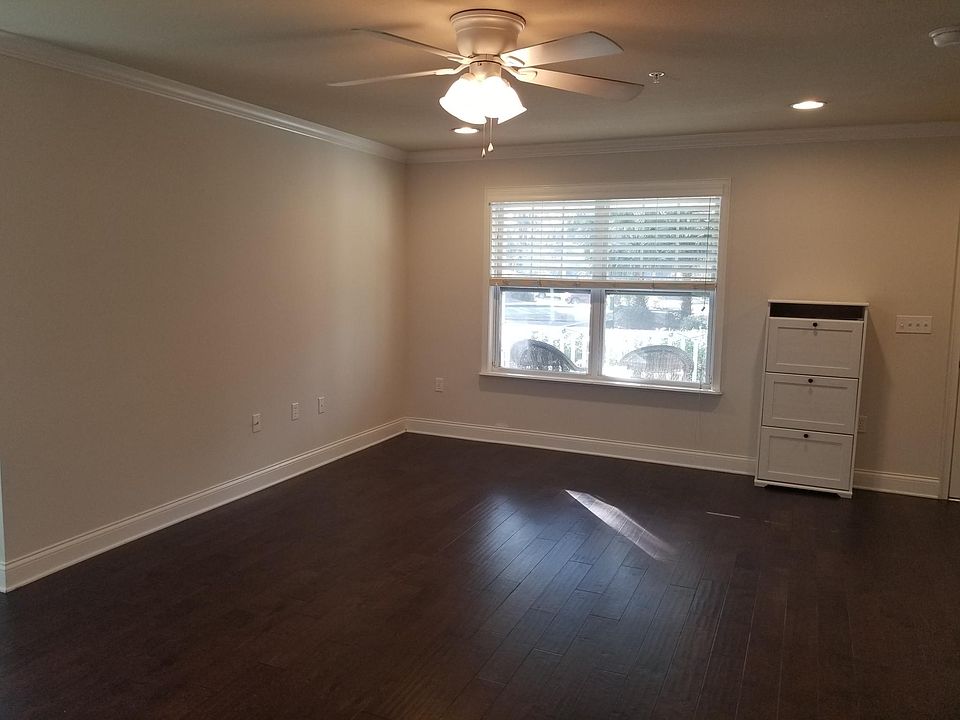 Living Room photo 1