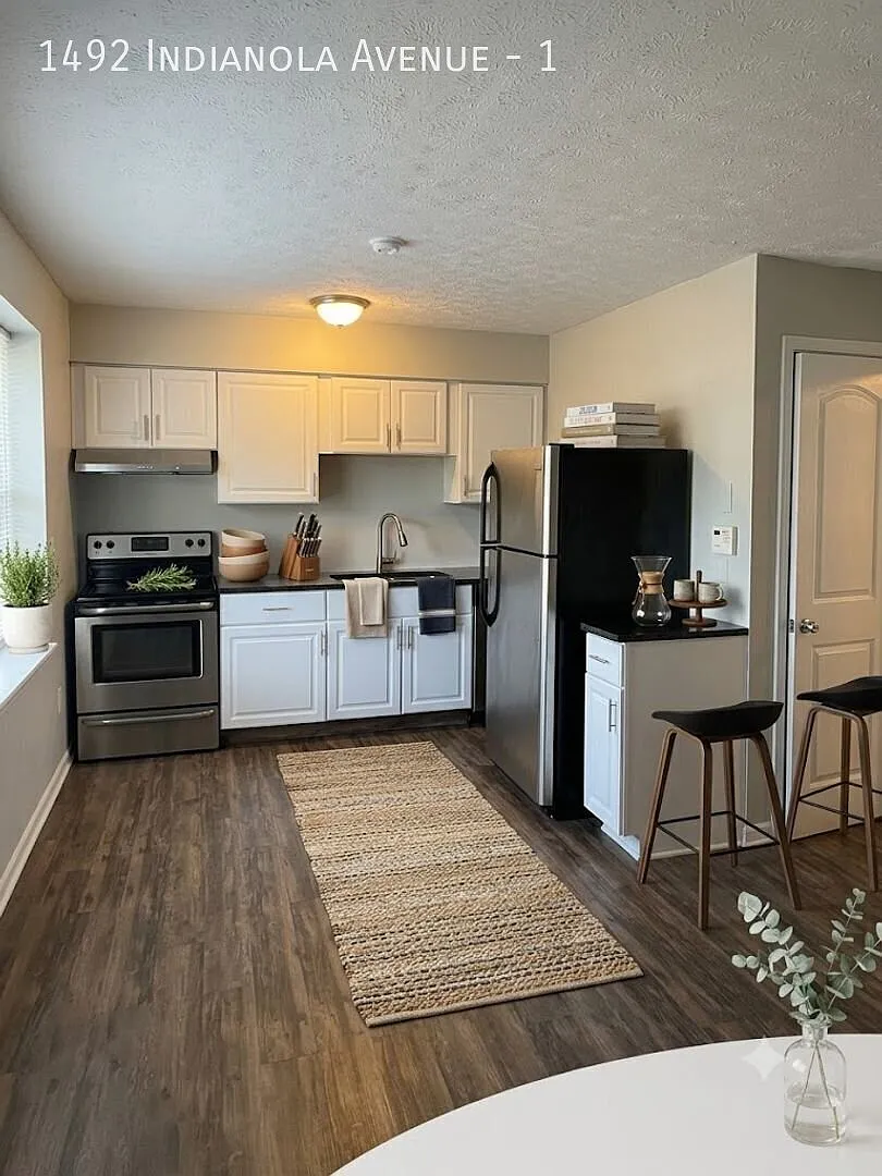 1492 Indianola Ave — Photo 3