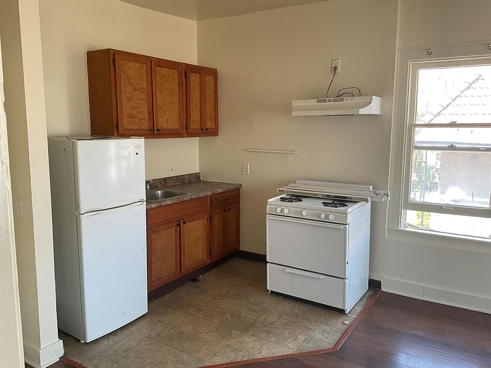 1st image of 450 S Cochran Ave #12