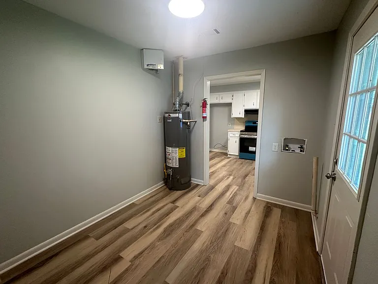443 Janet Ln — Photo 9