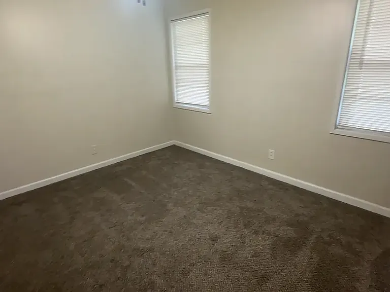 824 Madeline Ln — Photo 9