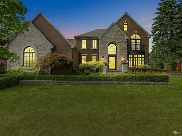 628 Springview Dr, Rochester, MI 48307