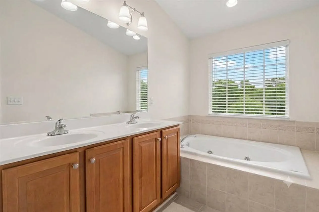 3 bed, 1890 sqft, $1,500 — Photo 2