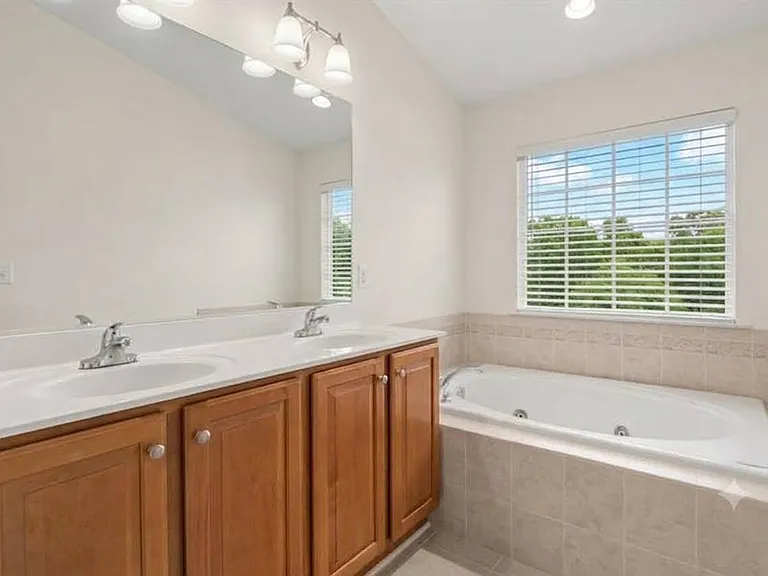 1056 Pipistrelle Ct — Photo 2