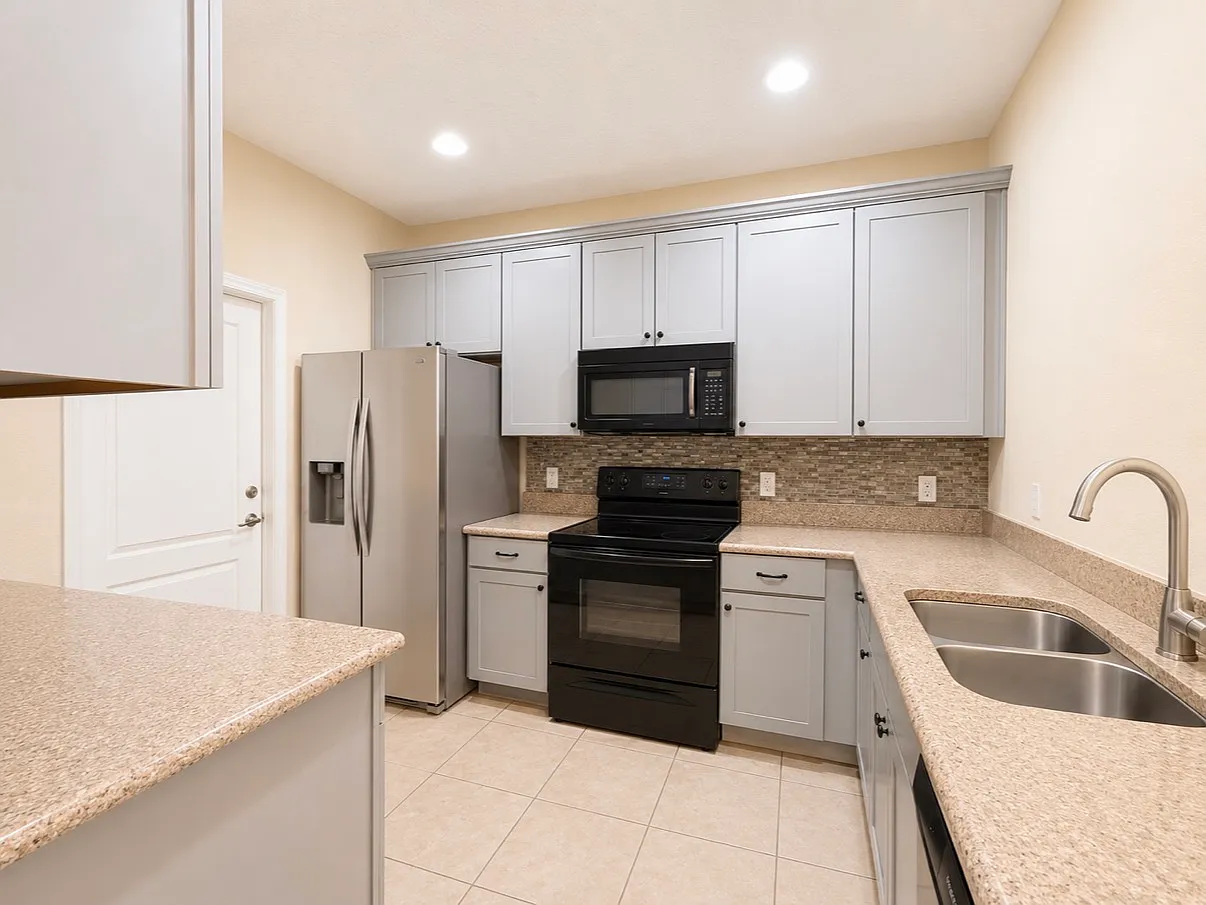 3 bed, 2.5 bath, 1455 sqft, $2,200 — Photo 4