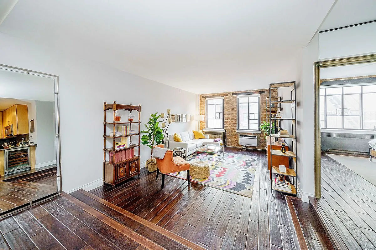 255 W 23rd St APT 4HW photo 1
