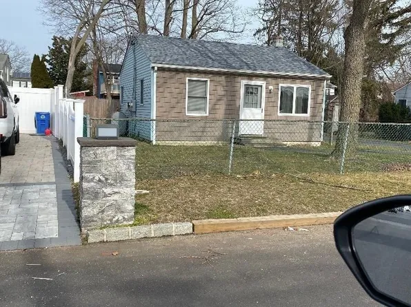 135 Cherubina Lane, North Babylon, NY 11703