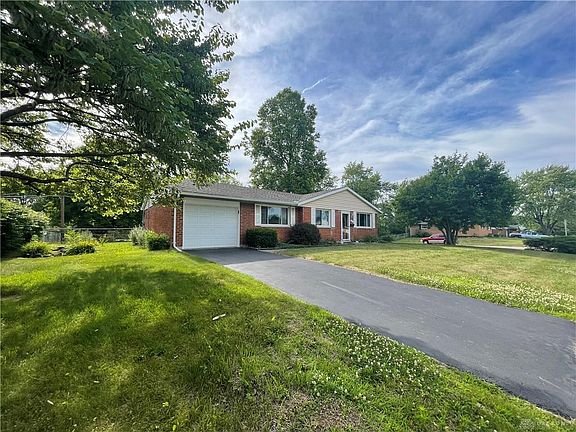 3rd image of 4071 Raymond Dr
