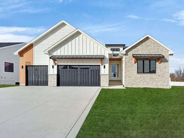 215 NW Woodmoor Dr, Waukee, IA 50263