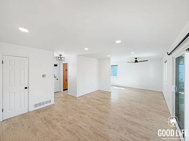 3 bed, 2.0 bath, 1111 sqft, $4,000 — Photo 3