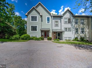 1211 Peggy Dr, Hummelstown, PA 17036