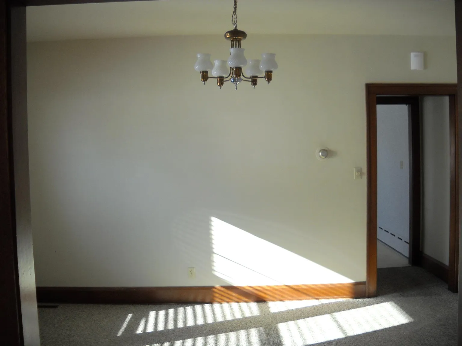 3 bed, 1280 sqft, $1,300 — Photo 2