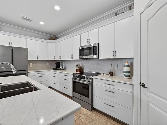 4th image of 10464 Yorkstone Dr