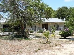 405 Terry Ln, Lytle, TX 78052