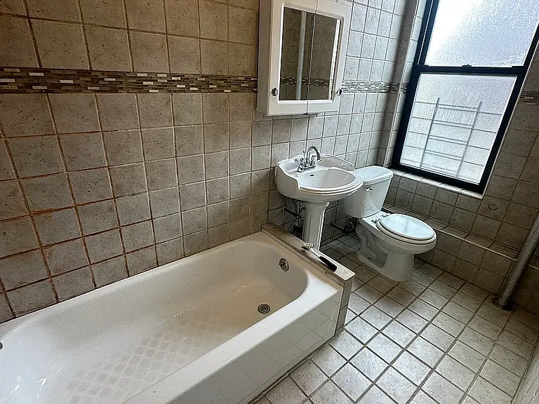883 Franklin Ave #2C — Photo 1