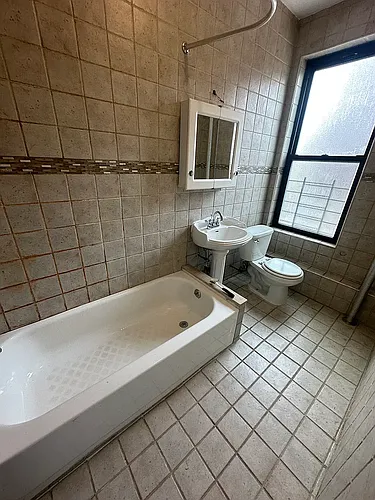 883 Franklin Ave #2C Photo 1
