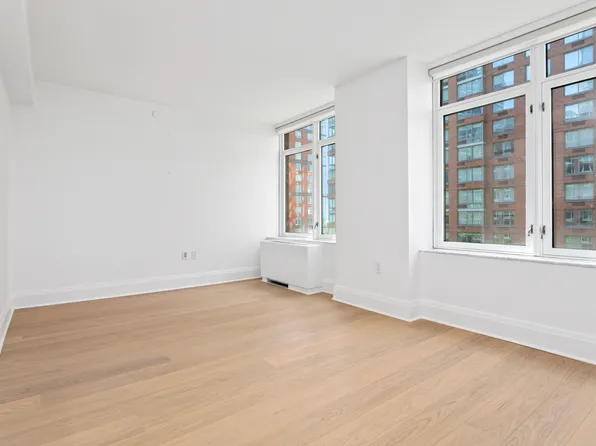 210 Warren St #5O, New York, NY 10282